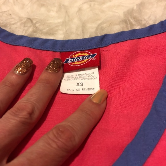 Bright pink and blue dickies scrub top - Picture 2 of 4